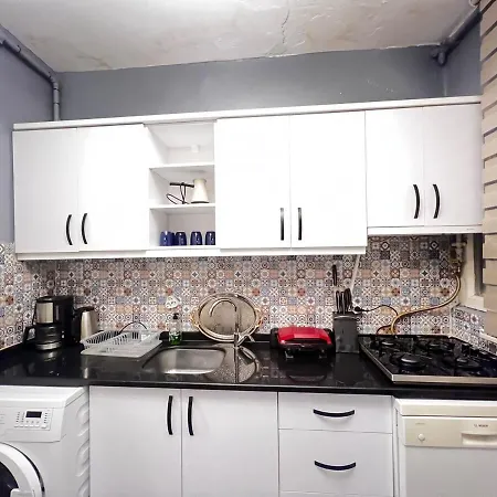 Two Flats With 6br, 4ba Daire