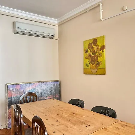 Apartment Two Flats With 6br, 4ba