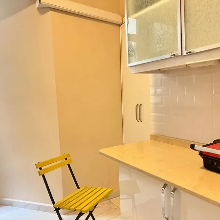 Two Flats With 6br, 4ba