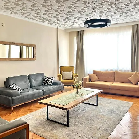 Two Flats With 6br, 4ba Istanbul