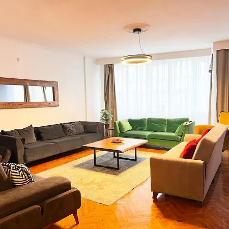Two Flats With 6br, 4ba شقة *