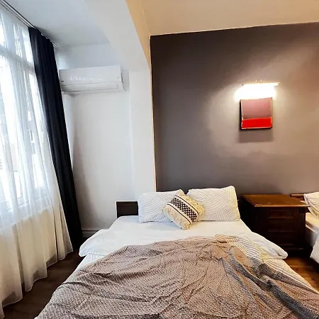 Two Flats With 6br, 4ba شقة