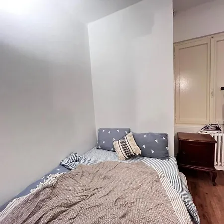 Apartment Two Flats With 6br, 4ba *